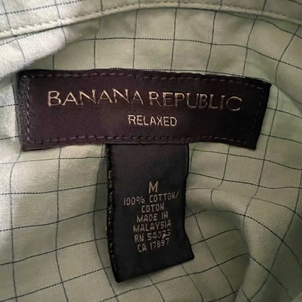 Banana Republic men’s relaxed fit size M light green check button down shirt